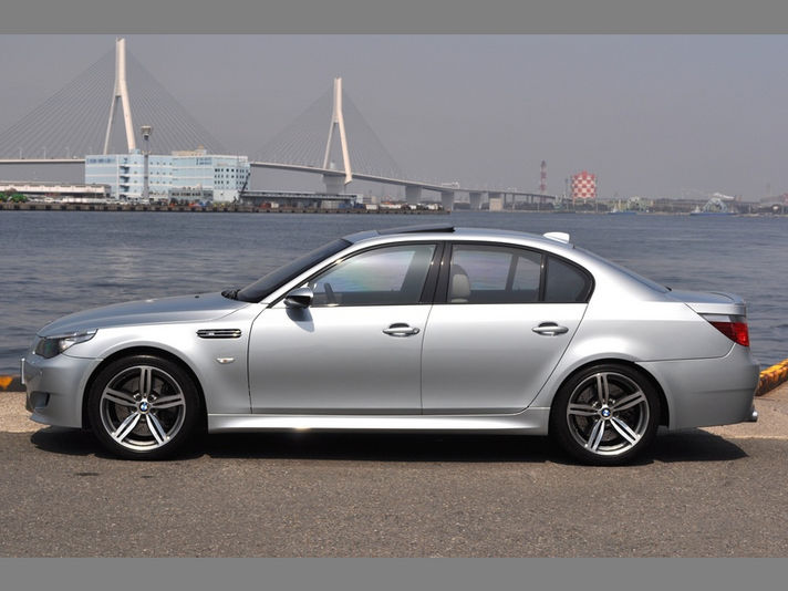 06年 BMW M5 SMG3 シルバーストーン 走行6.4万Km 正規ディーラー車 左