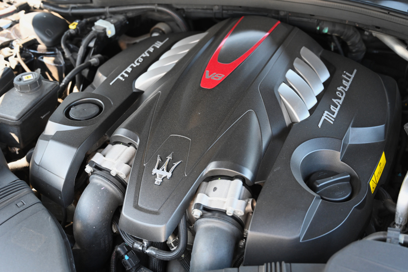 マセラティ クアトロポルテ 中古車