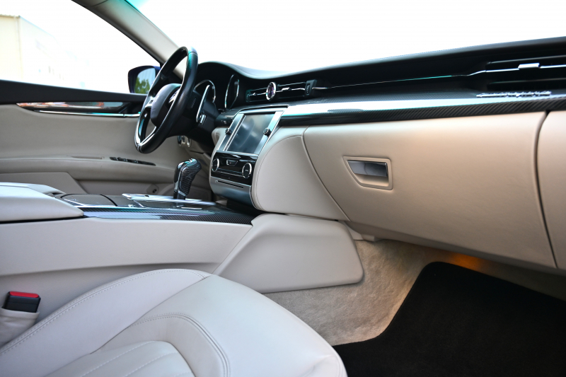 マセラティ クアトロポルテ 中古車