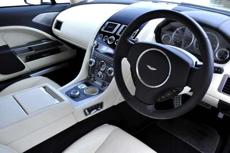 アストンマーティン ラピード 中古車