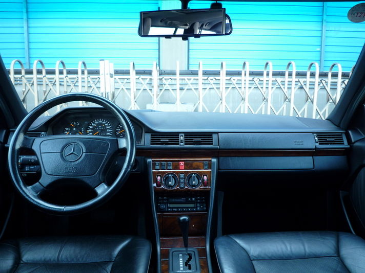 メルセデスベンツ Eクラス 中古車