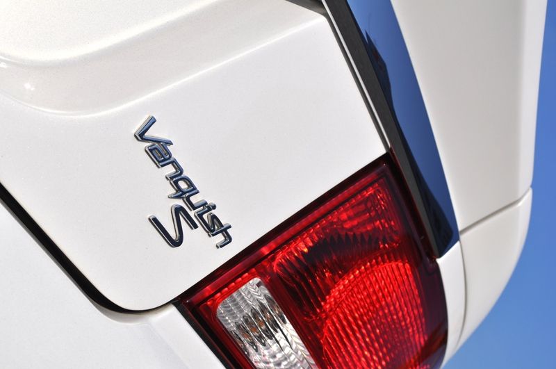 アストンマーティン V12 ヴァンキッシュ 中古車