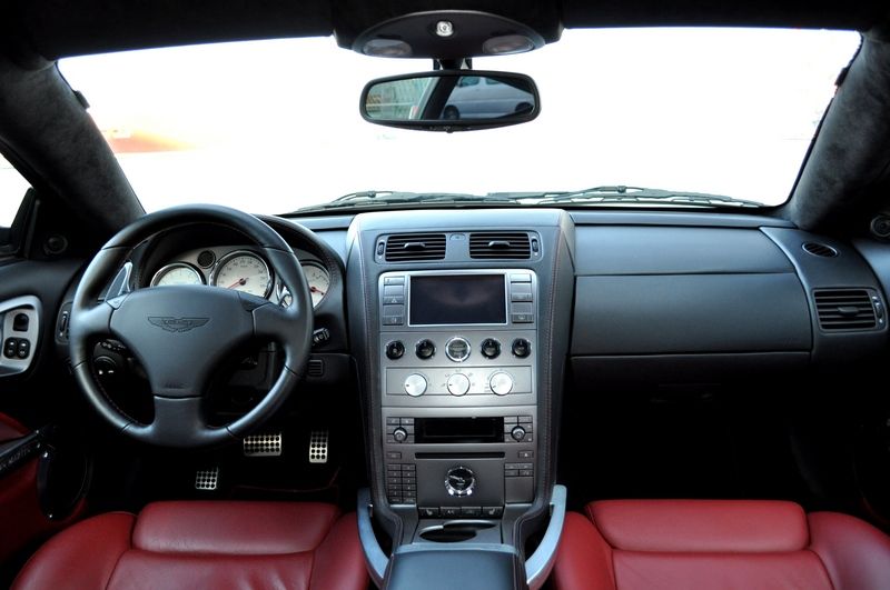 アストンマーティン V12 ヴァンキッシュ 中古車