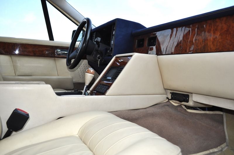 アストンマーティン ラゴンダ 中古車