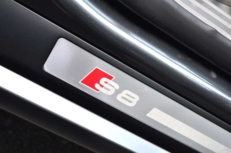 アウディ S8 中古車