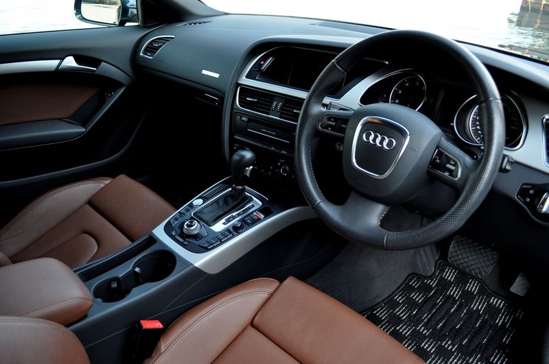 アウディ A5 中古車