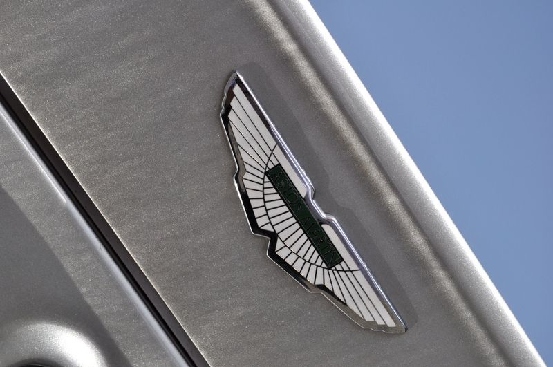 アストンマーティン V8 中古車