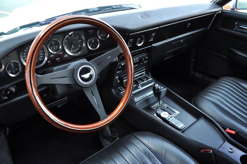 アストンマーティン V8 中古車