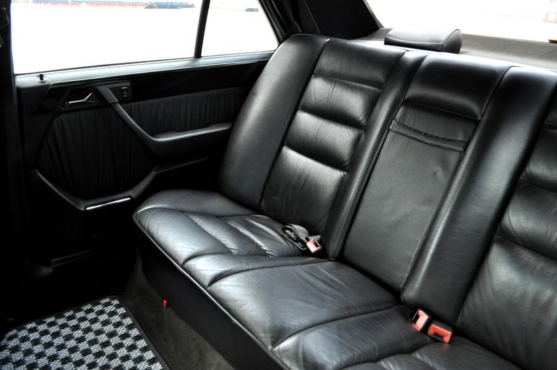 AMG Eクラス(ミディアム) 中古車