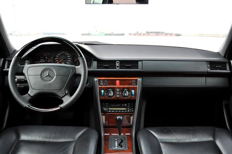 メルセデスベンツ Eクラス 中古車