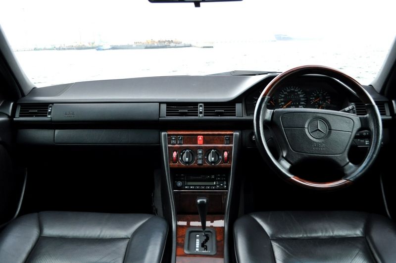 メルセデスベンツ Eクラス 中古車