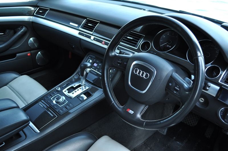 アウディ S8 中古車
