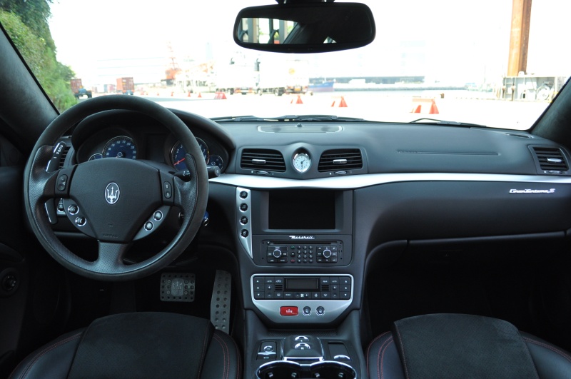 マセラティ グランツーリズモ 中古車