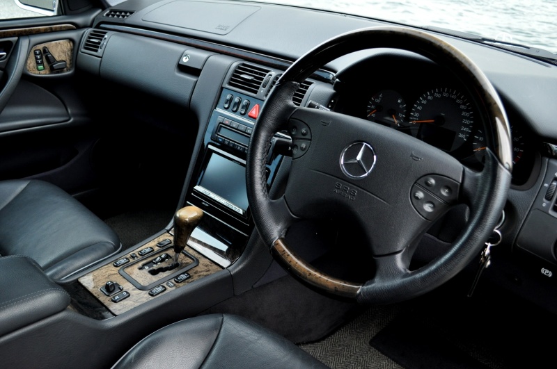 メルセデスベンツ Eクラス 中古車