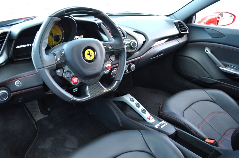 フェラーリ 488GTB 新車