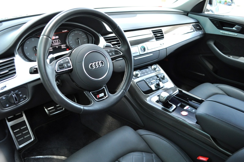 アウディ S8 中古車