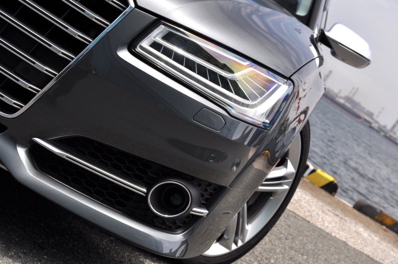 アウディ S8 中古車