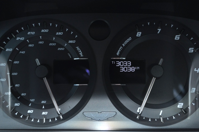 アストンマーティン ヴァンキッシュ 中古車