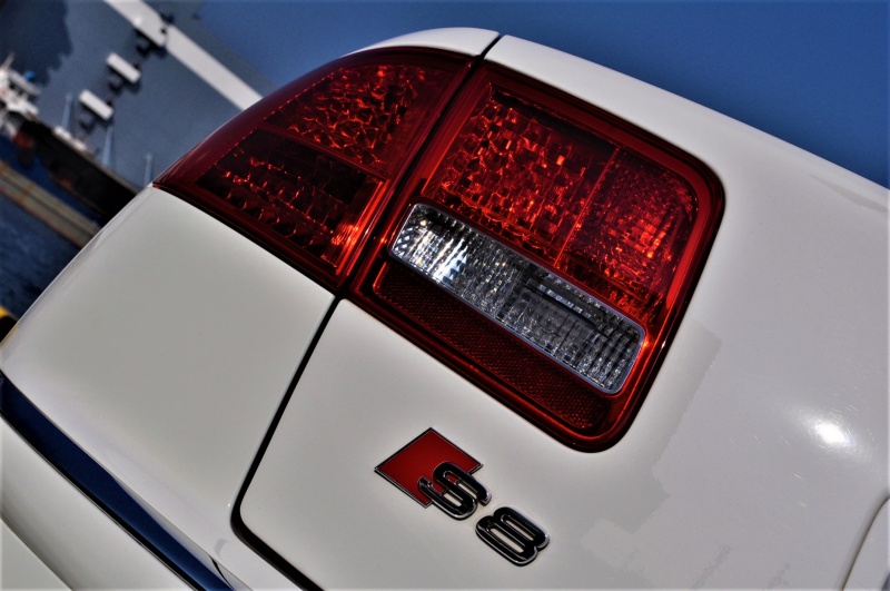 アウディ S8 中古車