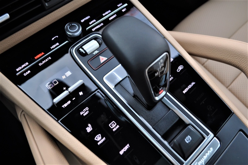 ポルシェ カイエン 新車