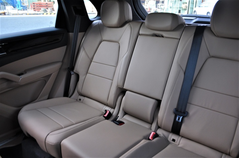 ポルシェ カイエン 新車