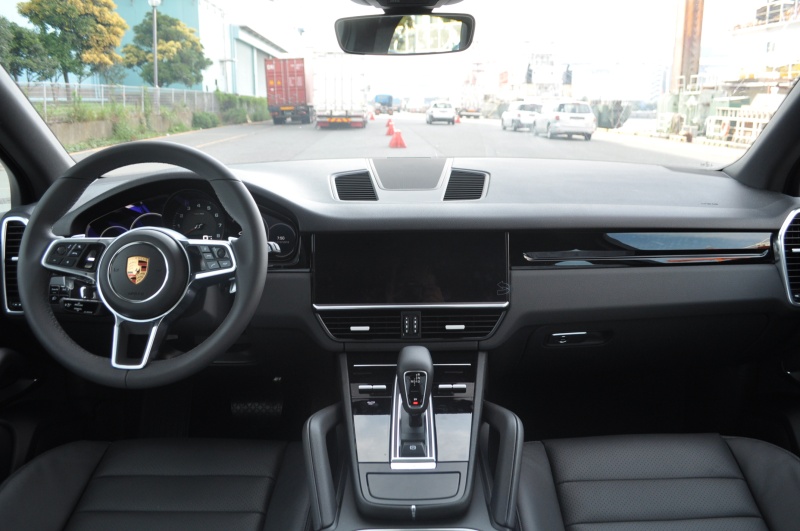 ポルシェ カイエン 新車