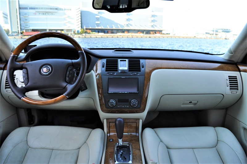 キャデラック DTS 中古車