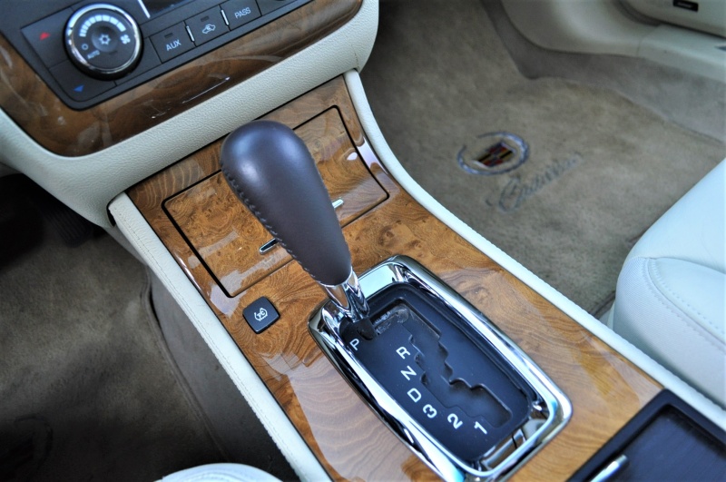 キャデラック DTS 中古車