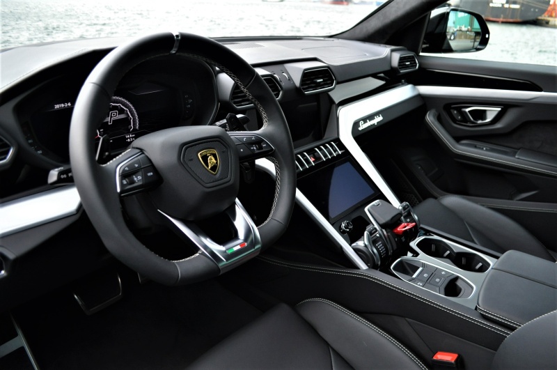 ランボルギーニ ウルス 新車