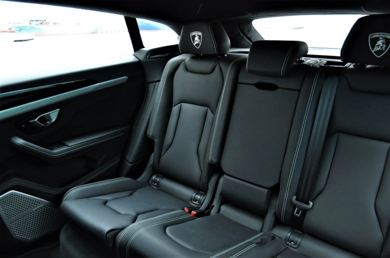 ランボルギーニ ウルス 新車