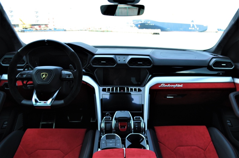 ランボルギーニ ウルス 新車