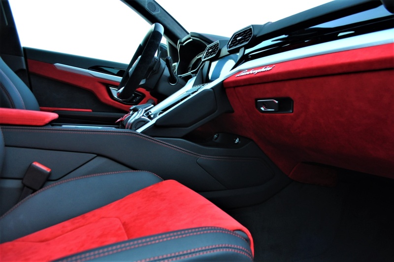 ランボルギーニ ウルス 新車