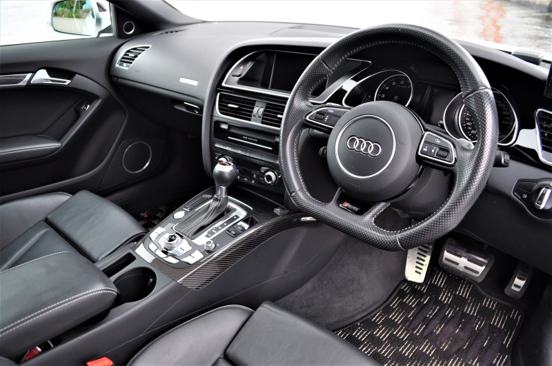 アウディ RS5 中古車