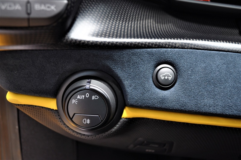 フェラーリ 488ピスタ 新車