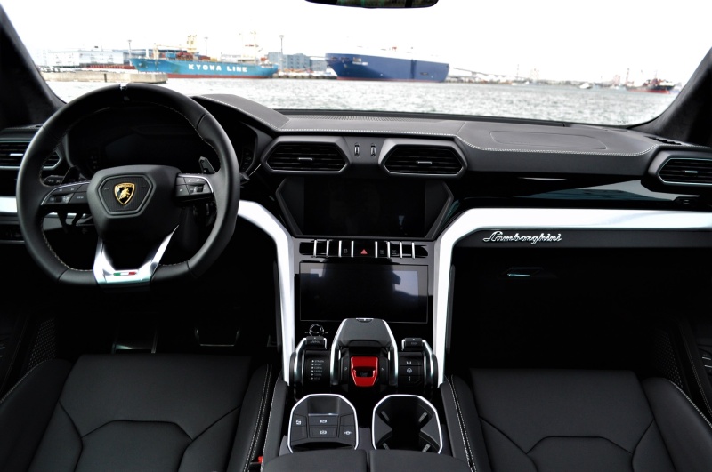 ランボルギーニ ウルス 新車