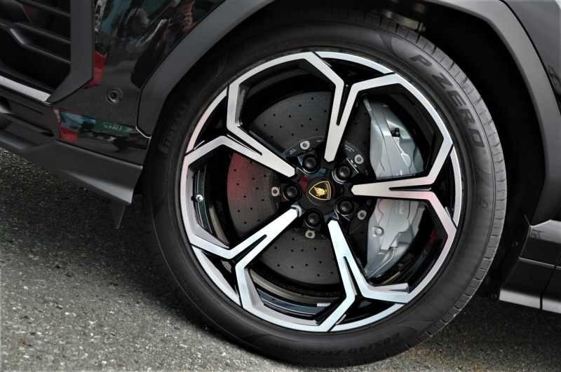 ランボルギーニ ウルス 新車