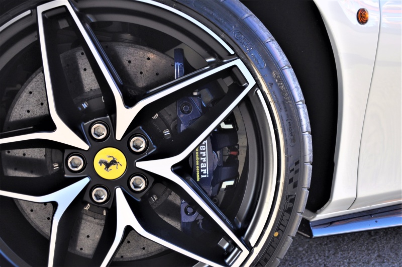 フェラーリ 488ピスタ 新車