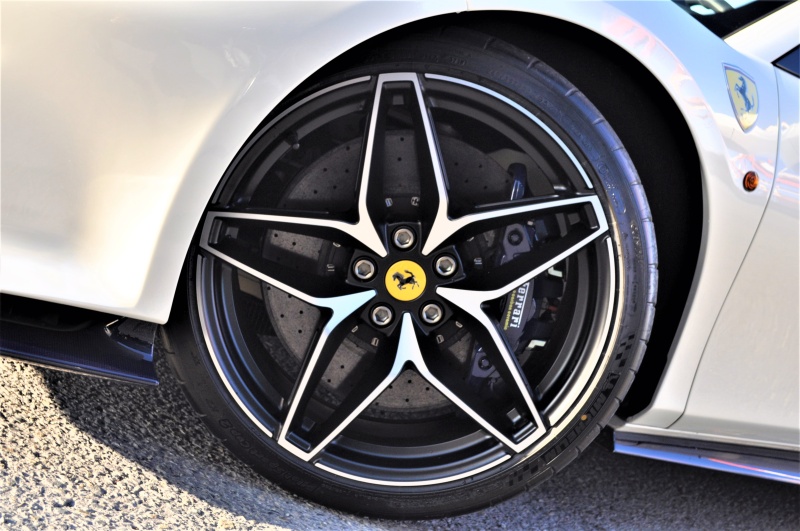 フェラーリ 488ピスタ 新車