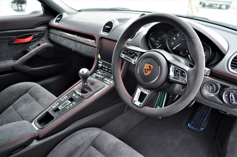 ポルシェ 718スパイダー 新車