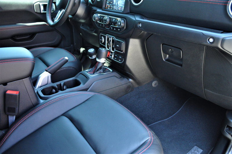 ジープ グラディエーター 新車