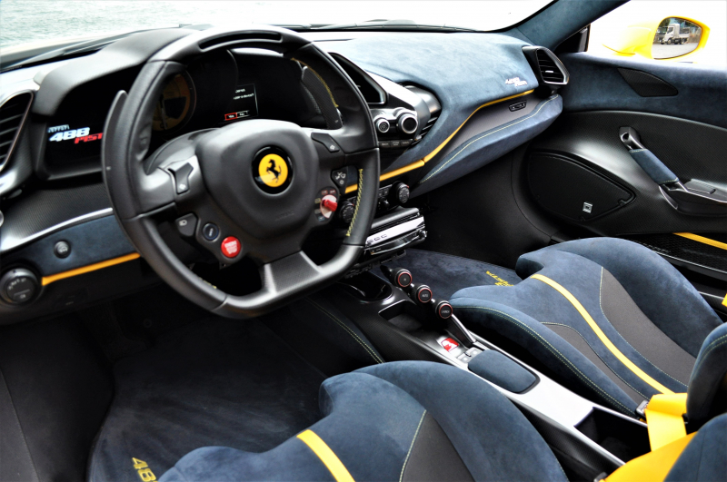 フェラーリ 488ピスタ 中古車