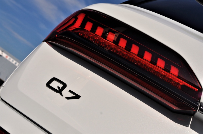 アウディ Q7 中古車