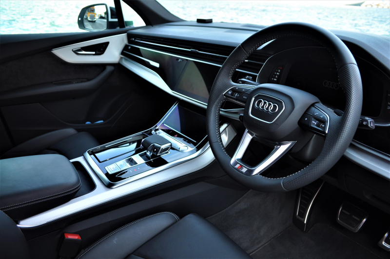 アウディ Q7 中古車