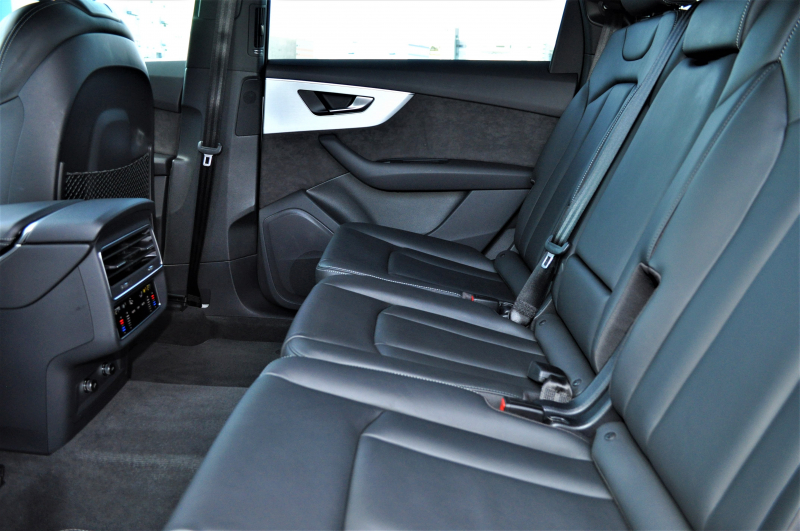 アウディ Q7 中古車