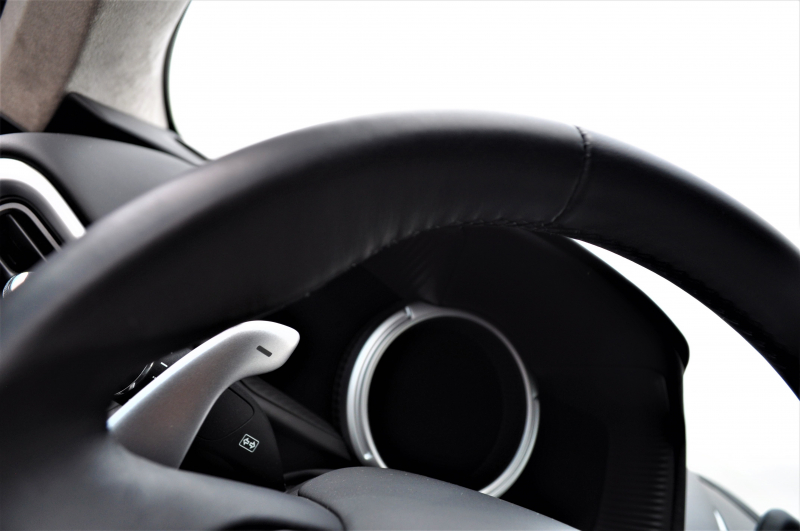 アストンマーティン DB11 中古車