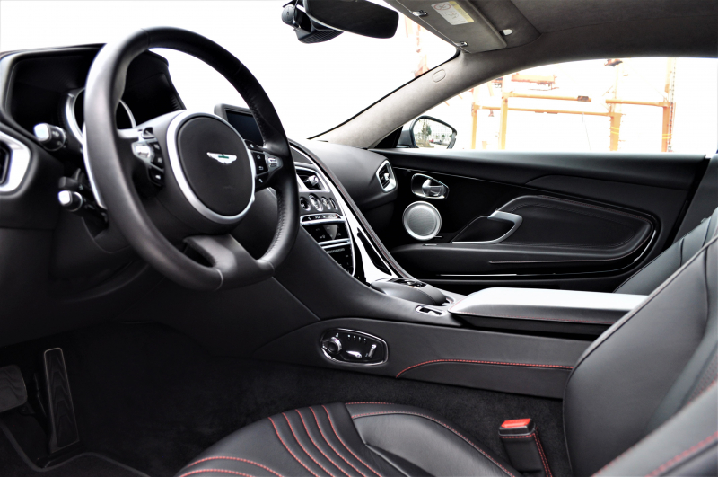 アストンマーティン DB11 中古車