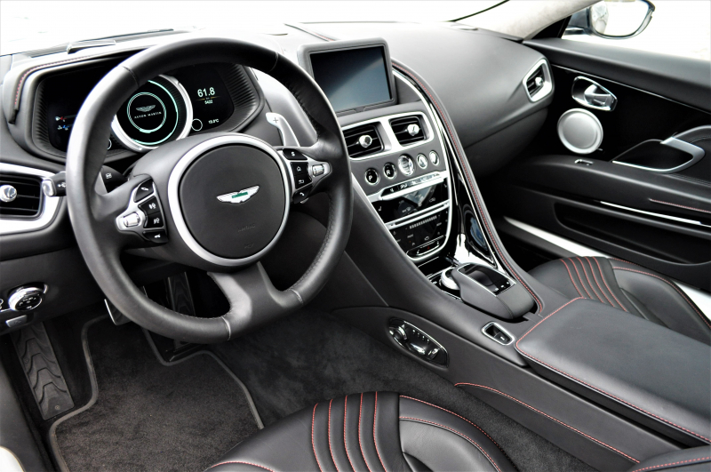 アストンマーティン DB11 中古車