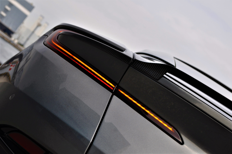 アストンマーティン DB11 中古車