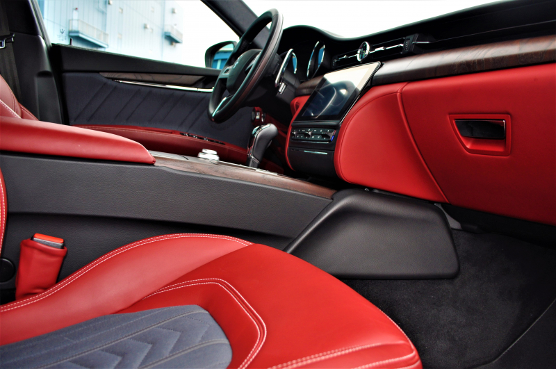 マセラティ クアトロポルテ 中古車