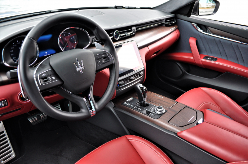 マセラティ クアトロポルテ 中古車